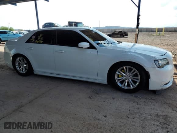 ✅ 2017 Chrysler 300 S Alloy Edition • VIN: 2C3CCABG5HH512076 • Lot: 68502325. Listed on Copart with 144,385 mi. Free auction sales archive from the USA and detailed vehicle history report at DreamBid. Image 4.