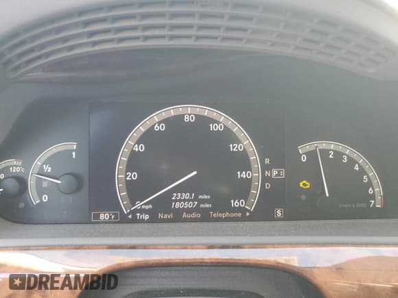 ✅ 2007 Mercedes-Benz S 550 • VIN: WDDNG71X67A102175 • Lot: 82748305. Wystawiony na Copart z przebiegiem 180 507 mil. Bezpłatny archiwum sprzedaży aukcyjnych z USA i szczegółowy raport historii pojazdu na DreamBid. Zdjęcie 9.