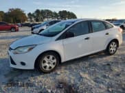 ✅ 2014 Ford Focus S • VIN: 1FADP3E26EL112581 • Lot: 91403165. Wystawiony na Copart z przebiegiem 51 821 mil. Bezpłatny archiwum sprzedaży aukcyjnych z USA i szczegółowy raport historii pojazdu na DreamBid. Zdjęcie 1.