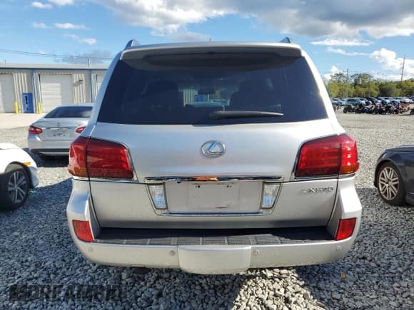 ✅ 2011 Lexus LX 570 • VIN: JTJHY7AX2B4080801 • Lot: 84430685. Wystawiony na Copart z przebiegiem 252 151 mil. Bezpłatny archiwum sprzedaży aukcyjnych z USA i szczegółowy raport historii pojazdu na DreamBid. Zdjęcie 6.