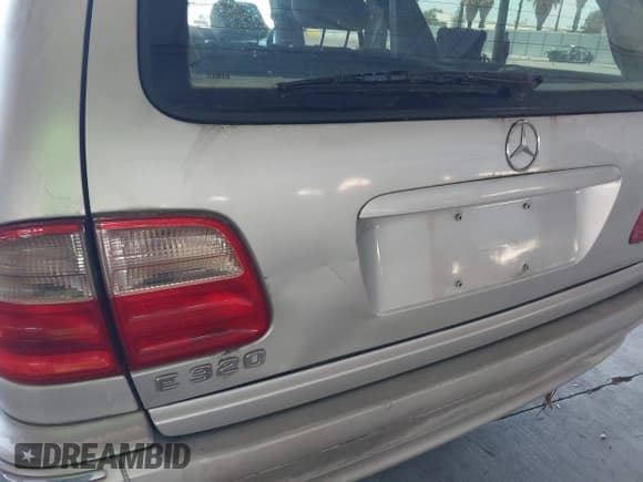 ✅ 2001 Mercedes-Benz E 320 • VIN: WDBJH65JX1B279172 • Lot: 42397998. Listed on IAAI with 211,685 mi. Free auction sales archive from the USA and detailed vehicle history report at DreamBid. Image 6.