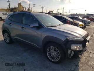 ✅ 2018 Hyundai Kona SEL • VIN: KM8K62AA9JU134974 • Лот: 72682723. Опубликован ранее на Copart с пробегом 33 574 миль. Бесплатный доступ к архиву аукционных продаж из США и подробный отчёт об истории автомобиля на DreamBid. Изображение 4.