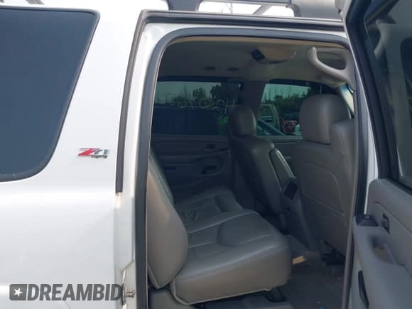 ✅ 2005 Chevrolet Suburban LT • VIN: 3GNFK16Z85G163425 • Лот: 42507686. Опубликован ранее на IAAI с пробегом 155 788 миль. Бесплатный доступ к архиву аукционных продаж из США и подробный отчёт об истории автомобиля на DreamBid. Изображение 8.