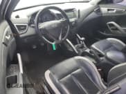 ✅ 2015 Hyundai Veloster Turbo • VIN: KMHTC6AE1FU240608 • Lot: 46003445. Wystawiony na Copart z przebiegiem 104 300 mil. Bezpłatny archiwum sprzedaży aukcyjnych z USA i szczegółowy raport historii pojazdu na DreamBid. Zdjęcie 8.