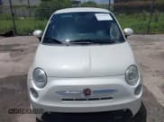 ✅ 2013 FIAT 500e • VIN: 3C3CFFGE0DT744775 • Lot: 43503951. Wystawiony na IAAI z przebiegiem 60 771 mil. Bezpłatny archiwum sprzedaży aukcyjnych z USA i szczegółowy raport historii pojazdu na DreamBid. Zdjęcie 10.