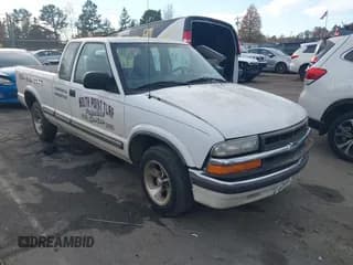 ✅ 2000 Chevrolet S-10 LS • VIN: 1GCCS1955YK271177 • Лот: 40955750. Опубликован ранее на IAAI с пробегом 298 412 миль. Бесплатный доступ к архиву аукционных продаж из США и подробный отчёт об истории автомобиля на DreamBid. Изображение 1.