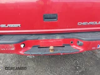 ✅ 2000 Chevrolet Blazer LT • VIN: 1GNDT13W5Y2200104 • Lot: 41960176. Wystawiony na IAAI z przebiegiem 265 328 mil. Bezpłatny archiwum sprzedaży aukcyjnych z USA i szczegółowy raport historii pojazdu na DreamBid. Zdjęcie 6.