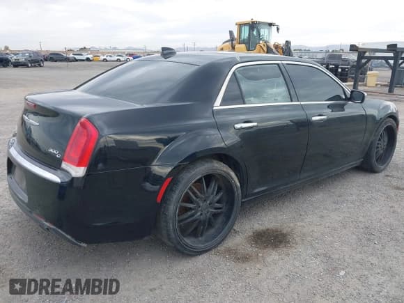 ✅ 2016 Chrysler 300 C • VIN: 2C3CCAEG6GH248201 • Lot: 43647104. Listed on IAAI with 186,644 mi. Free auction sales archive from the USA and detailed vehicle history report at DreamBid. Image 4.