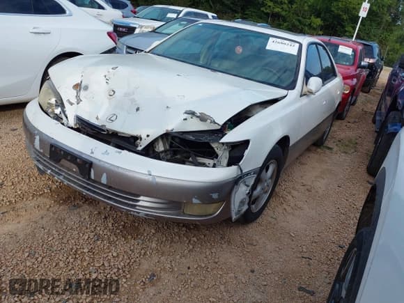 ✅ 1998 Lexus ES 300 • VIN: JT8BF28G2W0131104 • Lot: 42680242. Listed on IAAI with 243,762 mi. Free auction sales archive from the USA and detailed vehicle history report at DreamBid. Image 2.