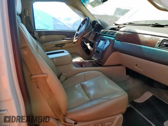 ✅ 2009 Chevrolet Tahoe LTZ • VIN: 1GNFC33019R104477 • Lot: 85914105. Wystawiony na Copart z przebiegiem 165 169 mil. Bezpłatny archiwum sprzedaży aukcyjnych z USA i szczegółowy raport historii pojazdu na DreamBid. Zdjęcie 7.