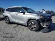 ✅ 2022 Toyota Highlander XLE • VIN: 5TDGZRAHXNS552896 • Lot: 85263835. Listed on Copart with 86,852 mi. Free auction sales archive from the USA and detailed vehicle history report at DreamBid. Image 4.