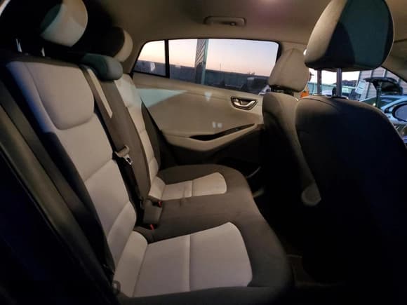 ✅ 2020 Hyundai Ioniq Blue • VIN: KMHC65LC1LU208086 • Lot: 91796885. Wystawiony na Copart z przebiegiem 86 305 mil. Bezpłatny archiwum sprzedaży aukcyjnych z USA i szczegółowy raport historii pojazdu na DreamBid. Zdjęcie 10.