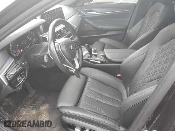 ✅ 2022 BMW 5 Series 530i xDrive • VIN: WBA13BJ08NWX74181 • Лот: 86521985. Опубликован ранее на Copart с пробегом 63 743 миль. Бесплатный доступ к архиву аукционных продаж из США и подробный отчёт об истории автомобиля на DreamBid. Изображение 7.