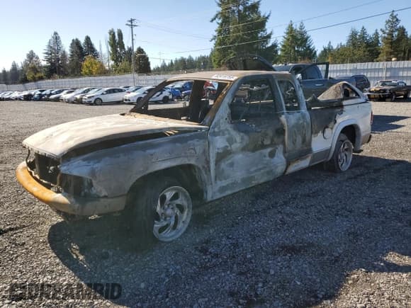 ✅ 2000 Dodge Dakota Sport • VIN: 1B7GL22Z9YS587361 • Lot: 82419755. Wystawiony na Copart z przebiegiem Nie podano. Bezpłatny archiwum sprzedaży aukcyjnych z USA i szczegółowy raport historii pojazdu na DreamBid. Zdjęcie 1.