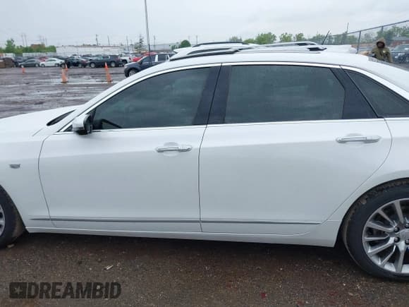 ✅ 2018 Cadillac CT6 Premium Luxury AWD • VIN: 1G6KF5RS1JU144873 • Lot: 42198352. Wystawiony na IAAI z przebiegiem 43 896 mil. Bezpłatny archiwum sprzedaży aukcyjnych z USA i szczegółowy raport historii pojazdu na DreamBid. Zdjęcie 15.