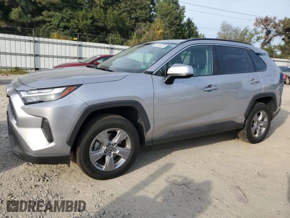 ✅ 2022 Toyota RAV4 Hybrid XLE • VIN: 4T3RWRFV2NU050401 • Lot: 81446325. Wystawiony na Copart z przebiegiem 107 537 mil. Bezpłatny archiwum sprzedaży aukcyjnych z USA i szczegółowy raport historii pojazdu na DreamBid. Zdjęcie 1.