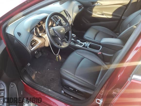 2019 Chevrolet Cruze Premier z VIN 1G1BF5SM5K7132730, wystawiony jako Copart lot #69477152 z przebiegiem 93 756 mil mil oraz . Historia ofert i sprzedaży dostępna na DreamBid. Obrazek 7.