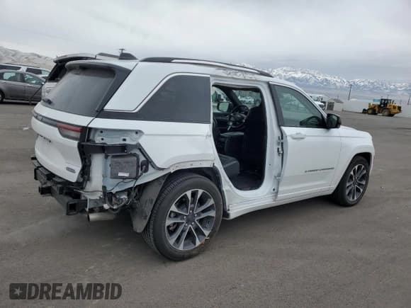 ✅ 2022 Jeep Grand Cherokee Overland • VIN: 1C4RJYD69N8716244 • Lot: 43249375. Listed on Copart with 21,240 mi. Free auction sales archive from the USA and detailed vehicle history report at DreamBid. Image 3.