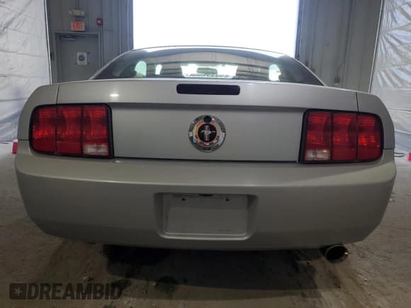 ✅ 2007 Ford Mustang Deluxe • VIN: 1ZVFT80N675302804 • Lot: 57051505. Listed on Copart with 138,210 mi. Free auction sales archive from the USA and detailed vehicle history report at DreamBid. Image 6.