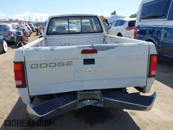 1995 Dodge Dakota z VIN 1B7GL23XXSW932961, wystawiony jako IAAI lot #43375512 z przebiegiem 456 808 mil mil oraz . Historia ofert i sprzedaży dostępna na DreamBid. Obrazek 6.