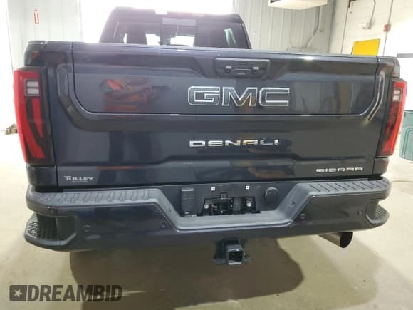 ✅ 2024 GMC Sierra 2500HD Denali Ultimate • VIN: 1GT49XEY5RF451904 • Lot: 58083835. Wystawiony na Copart z przebiegiem 12 599 mil. Bezpłatny archiwum sprzedaży aukcyjnych z USA i szczegółowy raport historii pojazdu na DreamBid. Zdjęcie 6.