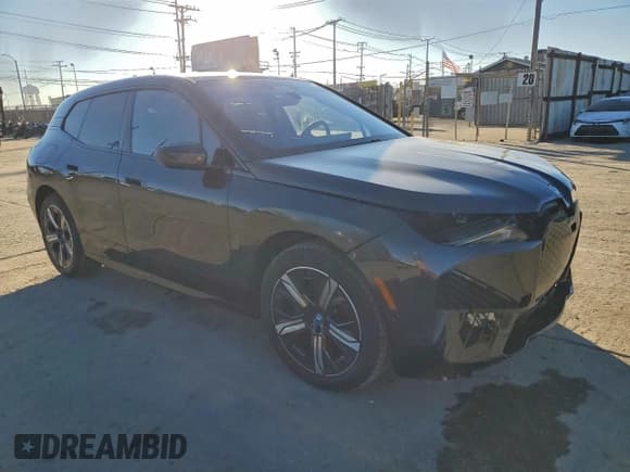 ✅ 2024 BMW iX xDrive50 • VIN: WB523CF04RCN74259 • Lot: 96496275. Wystawiony na Copart z przebiegiem 17 068 mil. Bezpłatny archiwum sprzedaży aukcyjnych z USA i szczegółowy raport historii pojazdu na DreamBid. Zdjęcie 4.