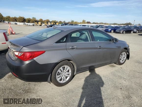 ✅ 2013 Hyundai Sonata GLS • VIN: 5NPEB4AC1DH584529 • Лот: 92196325. Опубликован ранее на Copart с пробегом 200 316 миль. Бесплатный доступ к архиву аукционных продаж из США и подробный отчёт об истории автомобиля на DreamBid. Изображение 3.