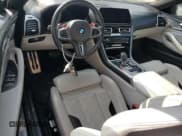 ✅ 2020 BMW M8 • VIN: WBSDZ0C05LBM09549 • Lot: 53034625. Wystawiony na Copart z przebiegiem Nie podano. Bezpłatny archiwum sprzedaży aukcyjnych z USA i szczegółowy raport historii pojazdu na DreamBid. Zdjęcie 8.