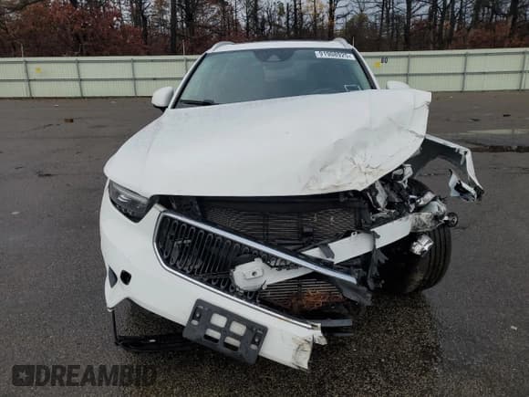 ✅ 2019 Volvo XC40 Momentum • VIN: YV4162UK5K2107110 • Lot: 91908925. Listed on Copart with 50,340 mi. Free auction sales archive from the USA and detailed vehicle history report at DreamBid. Image 5.