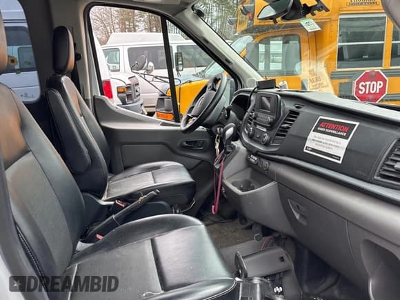 ✅ 2020 Ford Transit Passenger XL • VIN: 1FDAX2C84LKB65020 • Lot: 50907935. Wystawiony na Copart z przebiegiem 63 911 mil. Bezpłatny archiwum sprzedaży aukcyjnych z USA i szczegółowy raport historii pojazdu na DreamBid. Zdjęcie 5.