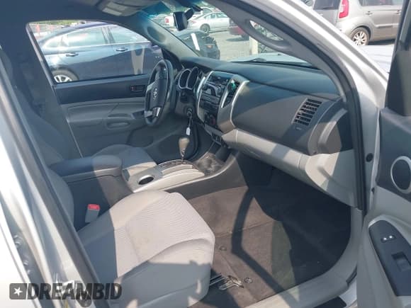 ✅ 2012 Toyota Tacoma PreRunner • VIN: 3TMKU4HNXCM033531 • Lot: 42428527. Wystawiony na IAAI z przebiegiem 62 372 mil. Bezpłatny archiwum sprzedaży aukcyjnych z USA i szczegółowy raport historii pojazdu na DreamBid. Zdjęcie 5.