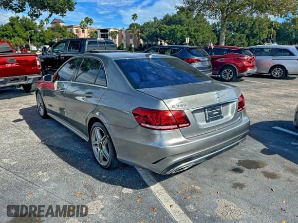 ✅ 2014 Mercedes-Benz E 350 Sport • VIN: WDDHF5KB9EA898764 • Lot: 94830445. Wystawiony na Copart z przebiegiem 141 551 mil. Bezpłatny archiwum sprzedaży aukcyjnych z USA i szczegółowy raport historii pojazdu na DreamBid. Zdjęcie 3.