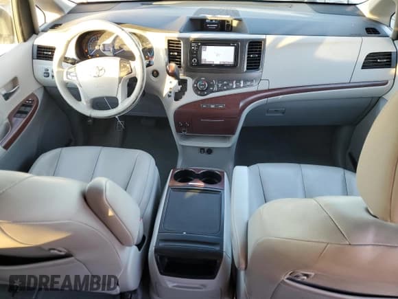 ✅ 2014 Toyota Sienna XLE • VIN: 5TDYK3DCXES410103 • Lot: 85434735. Listed on Copart with 135,876 mi. Free auction sales archive from the USA and detailed vehicle history report at DreamBid. Image 8.