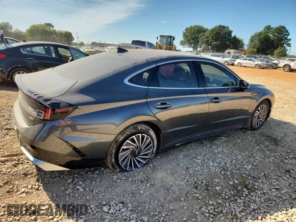 2024 Hyundai Sonata SEL z VIN KMHL34JJ4RA091523, wystawiony jako Copart lot #70529705 z przebiegiem Nie podano mil oraz Szkoda całkowita • Salvage title. Historia ofert i sprzedaży dostępna na DreamBid. Obrazek 3.