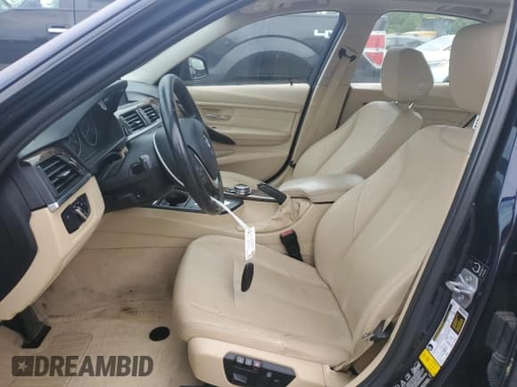 ✅ 2015 BMW 3 Series 328i xDrive • VIN: WBA3B5G52FNS13532 • Lot: 58327295. Wystawiony na Copart z przebiegiem 118 337 mil. Bezpłatny archiwum sprzedaży aukcyjnych z USA i szczegółowy raport historii pojazdu na DreamBid. Zdjęcie 7.