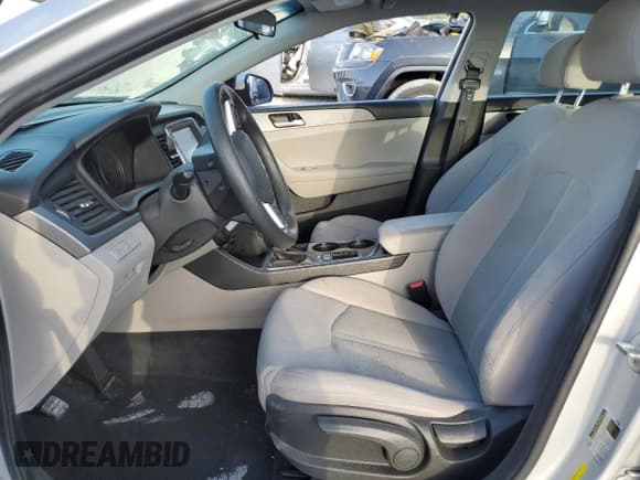 ✅ 2018 Hyundai Sonata SE • VIN: 5NPE24AF6JH669114 • Lot: 43137963. Listed on Copart with 38,552 mi. Free auction sales archive from the USA and detailed vehicle history report at DreamBid. Image 7.
