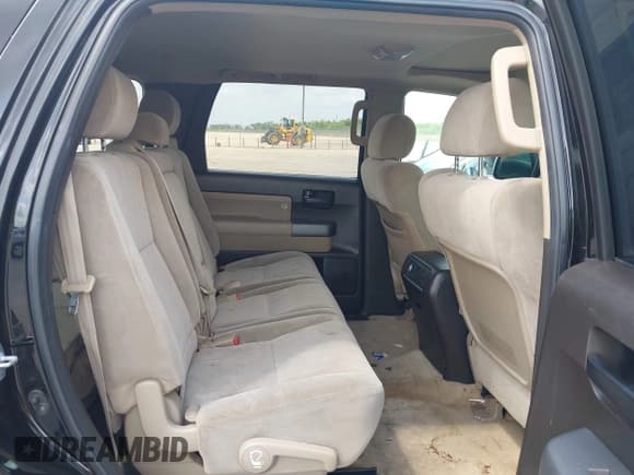 ✅ 2010 Toyota Sequoia SR5 • VIN: 5TDZM5G13AS002430 • Лот: 42128187. Опубликован ранее на IAAI с пробегом 230 817 миль. Бесплатный доступ к архиву аукционных продаж из США и подробный отчёт об истории автомобиля на DreamBid. Изображение 8.