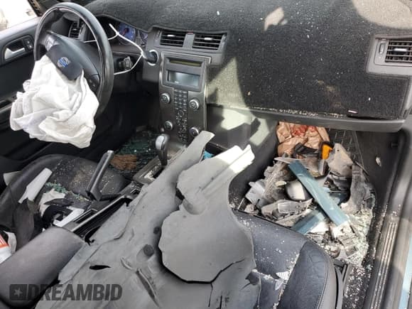 ✅ 2009 Volvo V50 R-Design • VIN: YV1MJ672892482205 • Lot: 58485595. Listed on Copart with 141,153 mi. Free auction sales archive from the USA and detailed vehicle history report at DreamBid. Image 8.