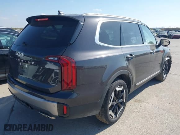 ✅ 2025 Kia Telluride S • VIN: 5XYP64GC1SG637271 • Lot: 43715203. Listed on IAAI with 13,315 mi. Free auction sales archive from the USA and detailed vehicle history report at DreamBid. Image 4.