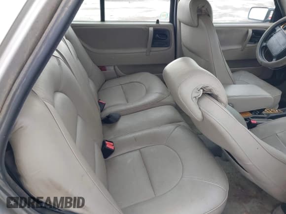 ✅ 1992 Saab 9000 • VIN: YS3CK58B3N1001759 • Lot: 41577492. Wystawiony na IAAI z przebiegiem 137 417 mil. Bezpłatny archiwum sprzedaży aukcyjnych z USA i szczegółowy raport historii pojazdu na DreamBid. Zdjęcie 8.