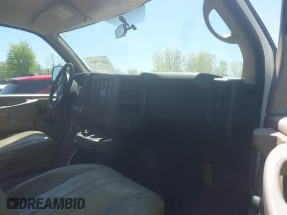 ✅ 2010 Chevrolet Express Cargo • VIN: 1GCUGADX4A1184591 • Lot: 42215034. Listed on IAAI with 138,784 mi. Free auction sales archive from the USA and detailed vehicle history report at DreamBid. Image 5.