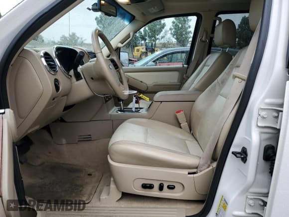 ✅ 2008 Ford Explorer Eddie Bauer • VIN: 1FMEU74EX8UA87110 • Lot: 82419505. Wystawiony na Copart z przebiegiem 137 015 mil. Bezpłatny archiwum sprzedaży aukcyjnych z USA i szczegółowy raport historii pojazdu na DreamBid. Zdjęcie 7.