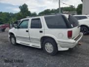 ✅ 1996 GMC Jimmy SL • VIN: 1GKDT13W1T2559861 • Lot: 63273465. Listed on Copart with 173,117 mi. Free auction sales archive from the USA and detailed vehicle history report at DreamBid. Image 2.