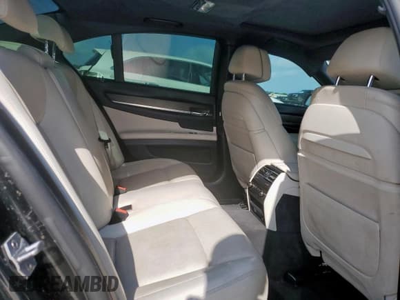 ✅ 2014 BMW 7 Series 750i • VIN: WBAYA8C57ED824970 • Lot: 61005925. Wystawiony na Copart z przebiegiem 144 457 mil. Bezpłatny archiwum sprzedaży aukcyjnych z USA i szczegółowy raport historii pojazdu na DreamBid. Zdjęcie 10.