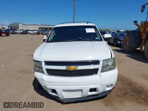 2014 Chevrolet Suburban LT z VIN 1GNSCJE0XER245963, wystawiony jako IAAI lot #43110230 z przebiegiem 160 648 mil mil oraz . Historia ofert i sprzedaży dostępna na DreamBid. Obrazek 13.