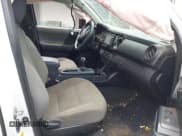 ✅ 2017 Toyota Tacoma SR • VIN: 5TFRX5GN8HX077669 • Лот: 42945490. Опубликован ранее на IAAI с пробегом 110 454 миль. Бесплатный доступ к архиву аукционных продаж из США и подробный отчёт об истории автомобиля на DreamBid. Изображение 5.