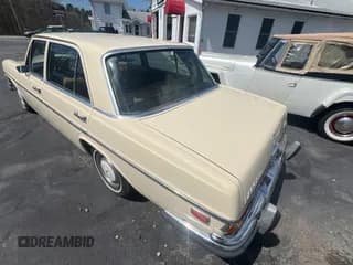✅ 1973 Mercedes-Benz 280 • VIN: 00010806812019423 • Лот: 54356715. Опубликован ранее на Copart с пробегом 62 877 миль. Бесплатный доступ к архиву аукционных продаж из США и подробный отчёт об истории автомобиля на DreamBid. Изображение 3.