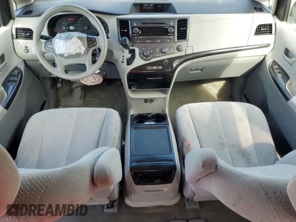 ✅ 2012 Toyota Sienna LE AAS • VIN: 5TDKK3DC4CS204939 • Lot: 71807755. Wystawiony na Copart z przebiegiem 154 469 mil. Bezpłatny archiwum sprzedaży aukcyjnych z USA i szczegółowy raport historii pojazdu na DreamBid. Zdjęcie 8.