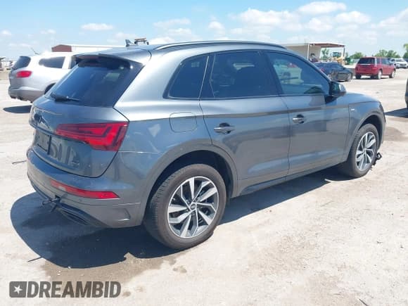 ✅ 2024 Audi Q5 S line Premium • VIN: WA1GAAFY8R2118047 • Лот: 42238627. Опубликован ранее на IAAI с пробегом 7 855 миль. Бесплатный доступ к архиву аукционных продаж из США и подробный отчёт об истории автомобиля на DreamBid. Изображение 4.