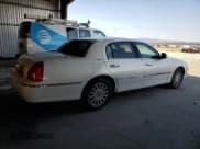 ✅ 2003 Lincoln Town Car Executive • VIN: 1LNHM81W53Y608266 • Lot: 68343405. Wystawiony na Copart z przebiegiem 246 850 mil. Bezpłatny archiwum sprzedaży aukcyjnych z USA i szczegółowy raport historii pojazdu na DreamBid. Zdjęcie 3.